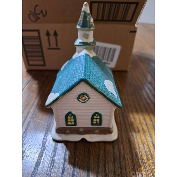 Vintage 2003 Cobblestone Corners Christmas Holiday Light Village Church Building - Picture 3 of 6